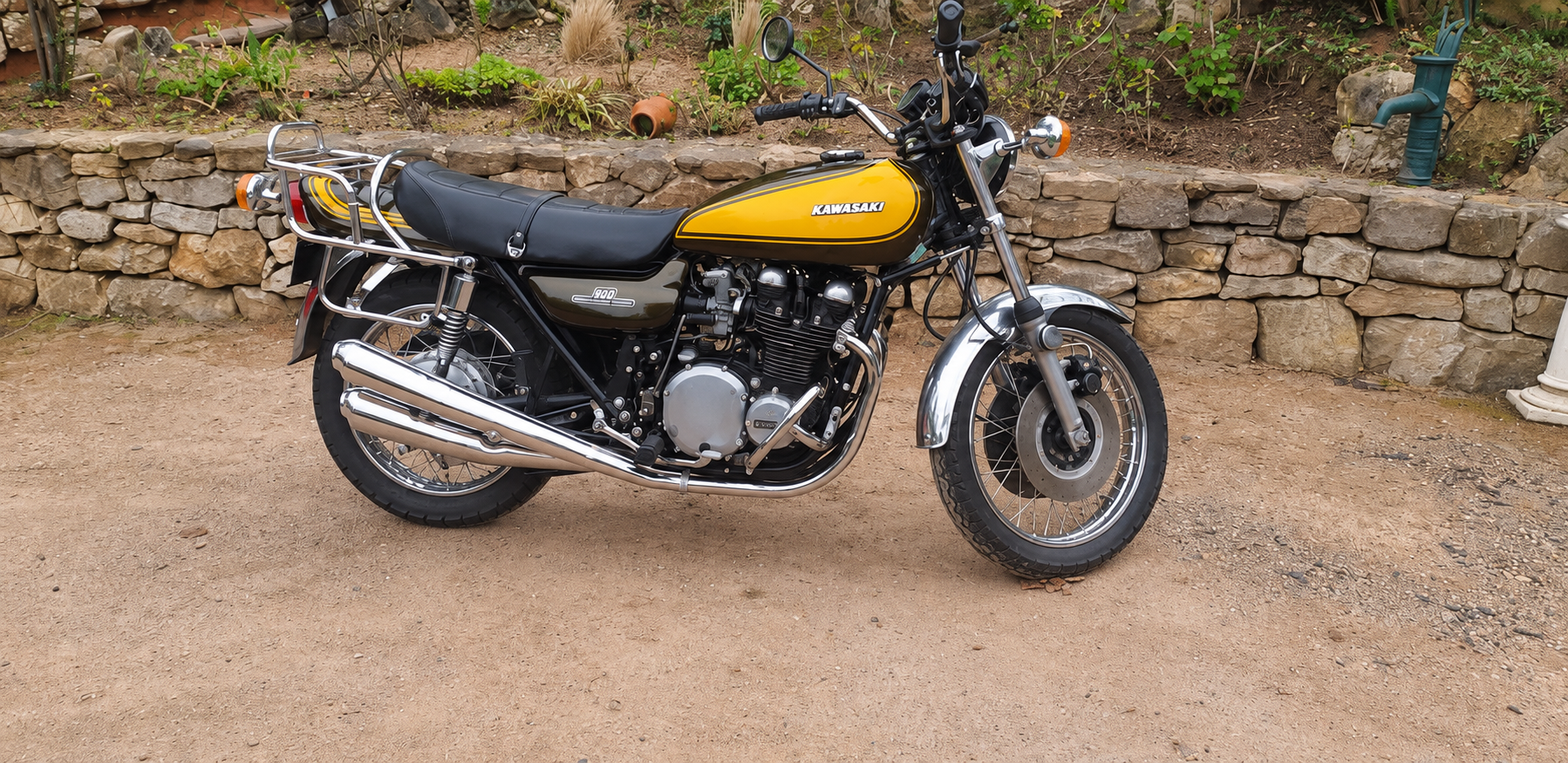 Moto Kawasaki ancienne jaune et noire présentée sur la page Facebook de Didier